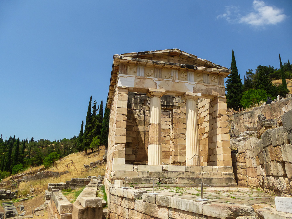 The Oracle of Delphi - Back to the Past to See the Future