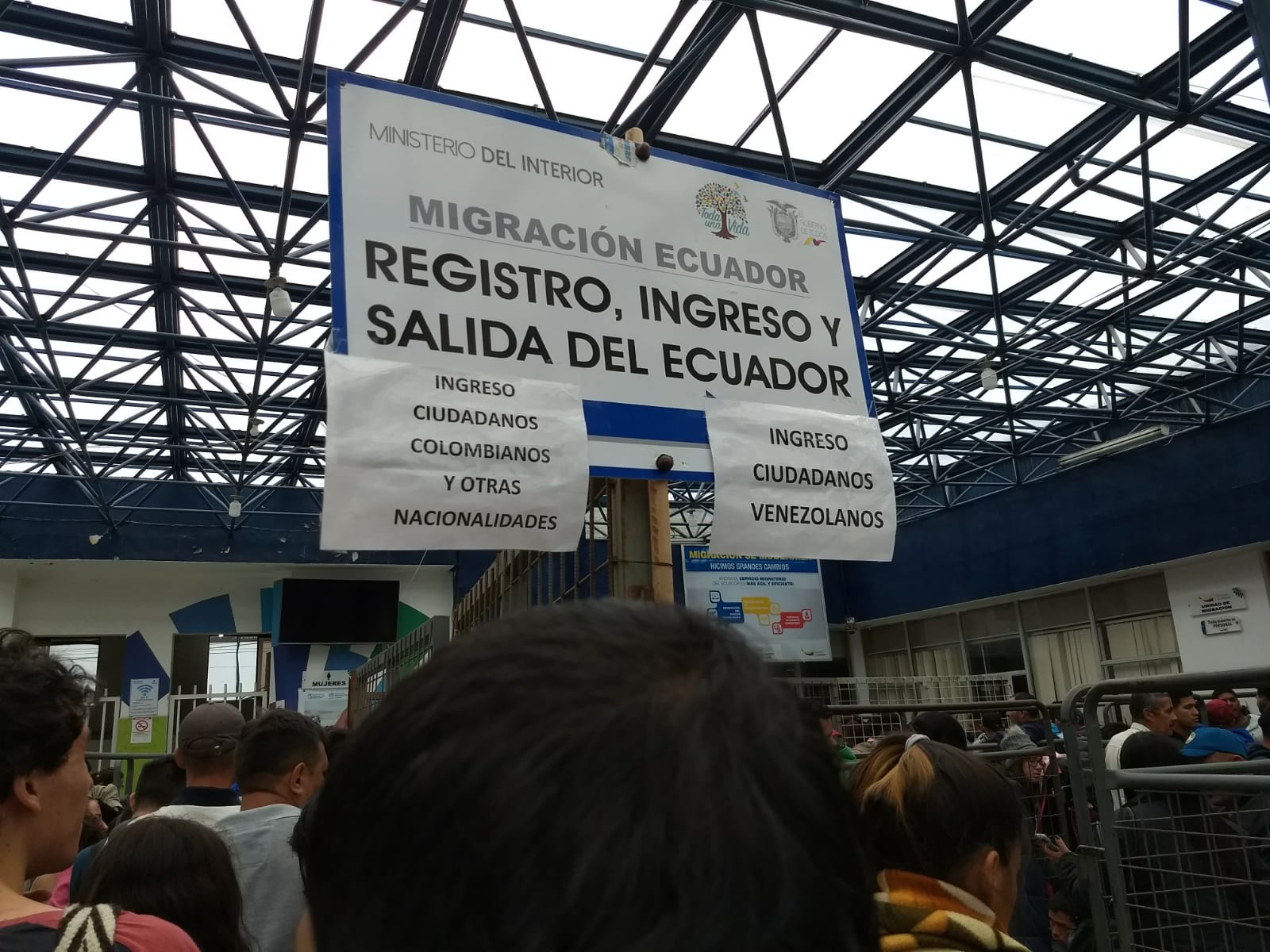 Colombia Ecuador Border Queues Venezuela Crisis