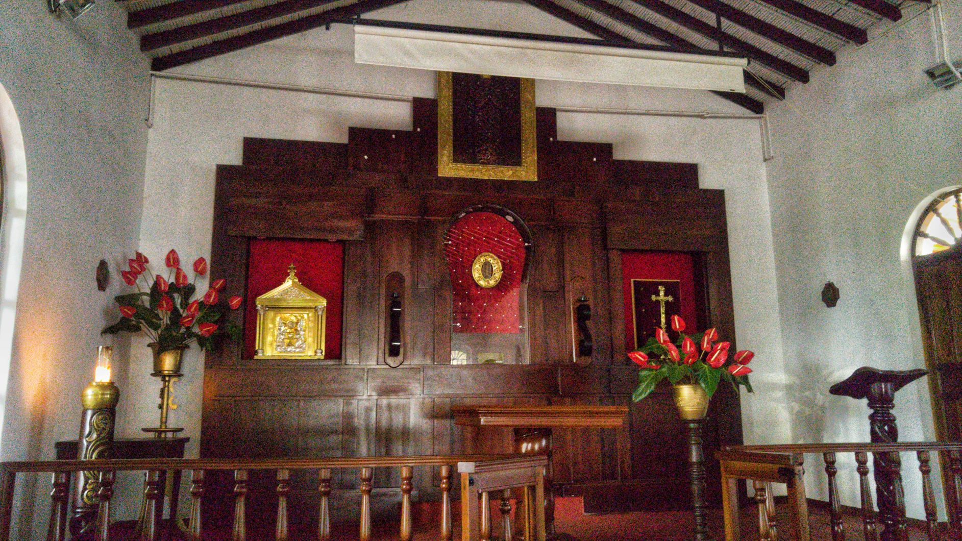 Santuario Agua de La Virgen de Torcoroma inside