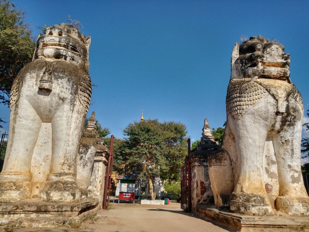 Shwezigon Pagoda Chinthe Bagan
